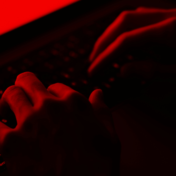 Quem são os Hackers, como atuam e como se pode proteger